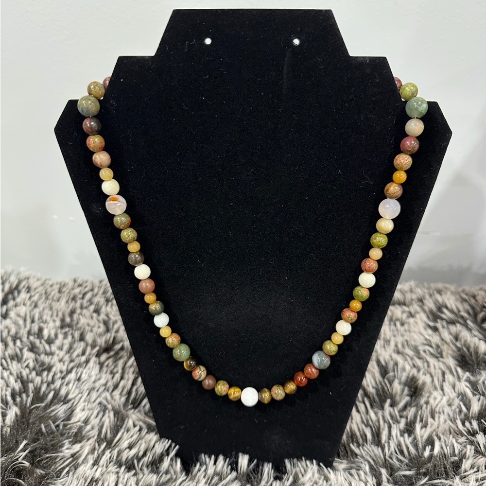 Elegant Multicolor Beaded Necklace